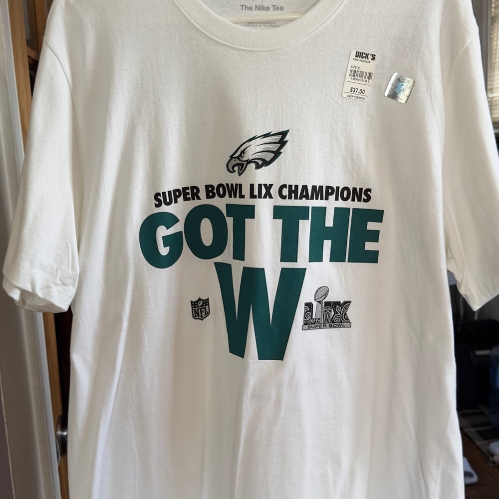 Nike White and Teal Graphic T-Shirt
